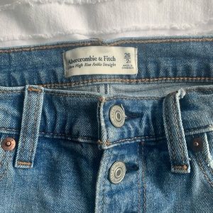 Abercrombie ultra high rise ankle straight jeans - size 26